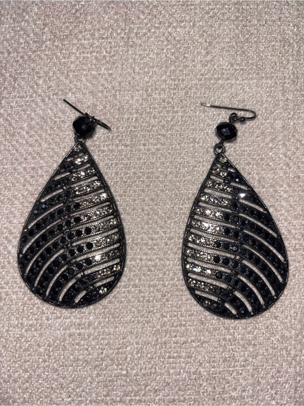 Kenneth Cole Black Sparkle Bib Necklace with Matching Drop Earrings - Picture 6 of 6
